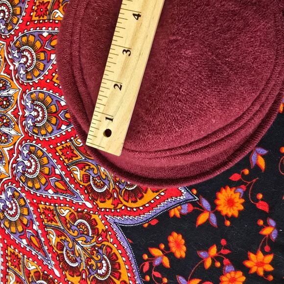 100% wool wine/burgundy box hat with wired brim and wool flowers - Picture 5 of 7